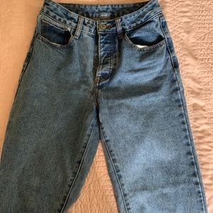 SUPER CUTE BRANDY MELVILLE STRAIGHT LEG JEANS!💝